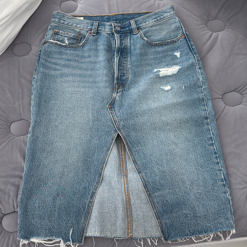 Levi’s mid skirt size 29